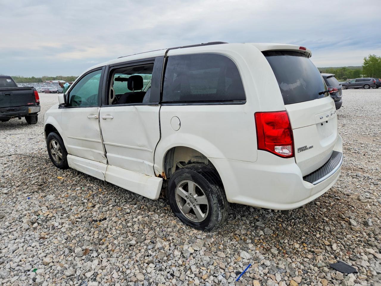 2012 Dodge Grand Caravan Sxt - Фото 2