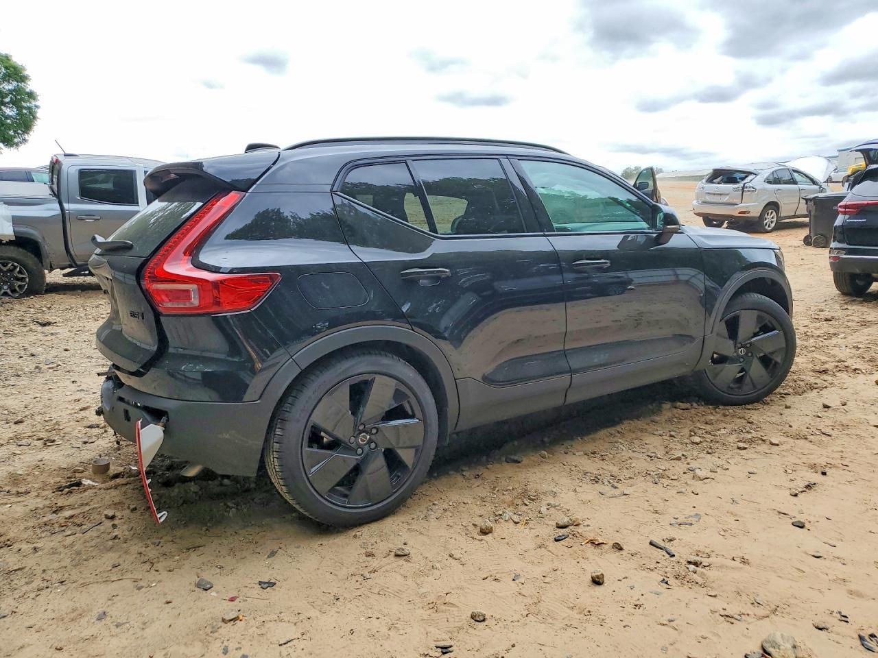 2026 Volvo Xc40 Ultra - Image 3