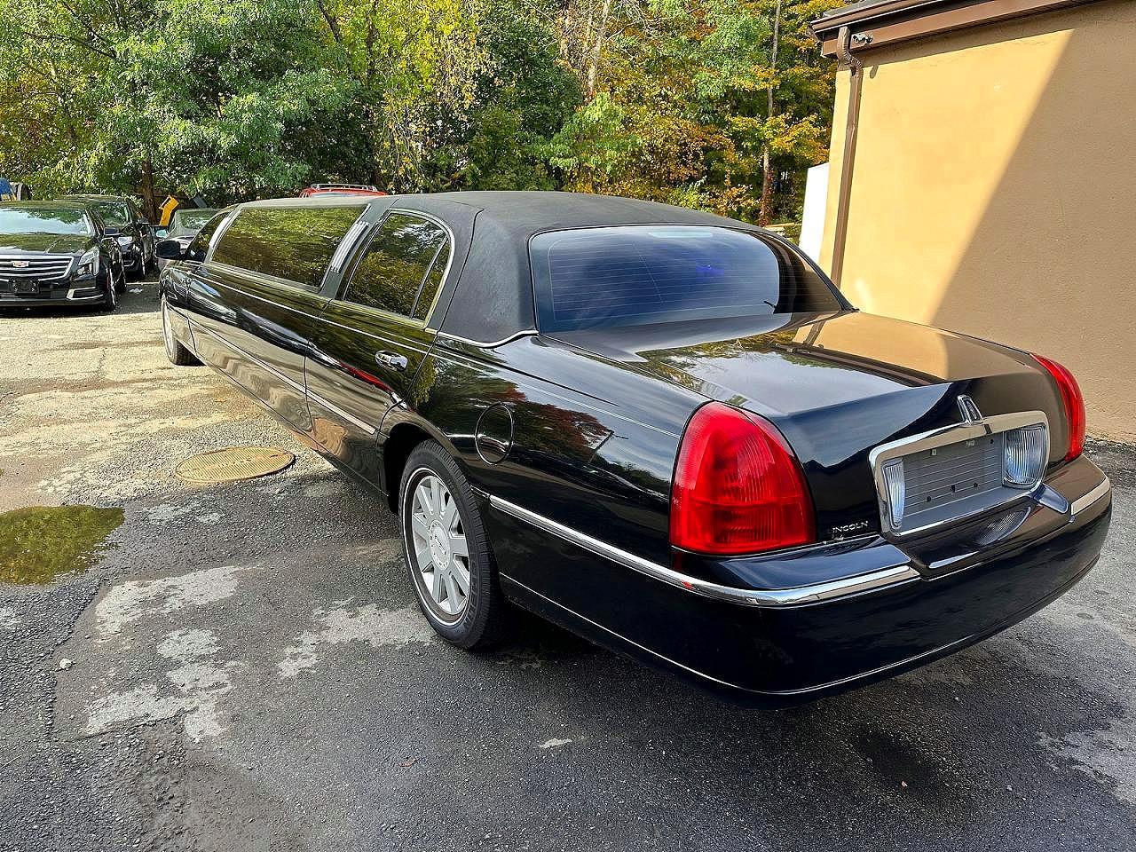 2005 Lincoln Town Car Executive - Фото 3