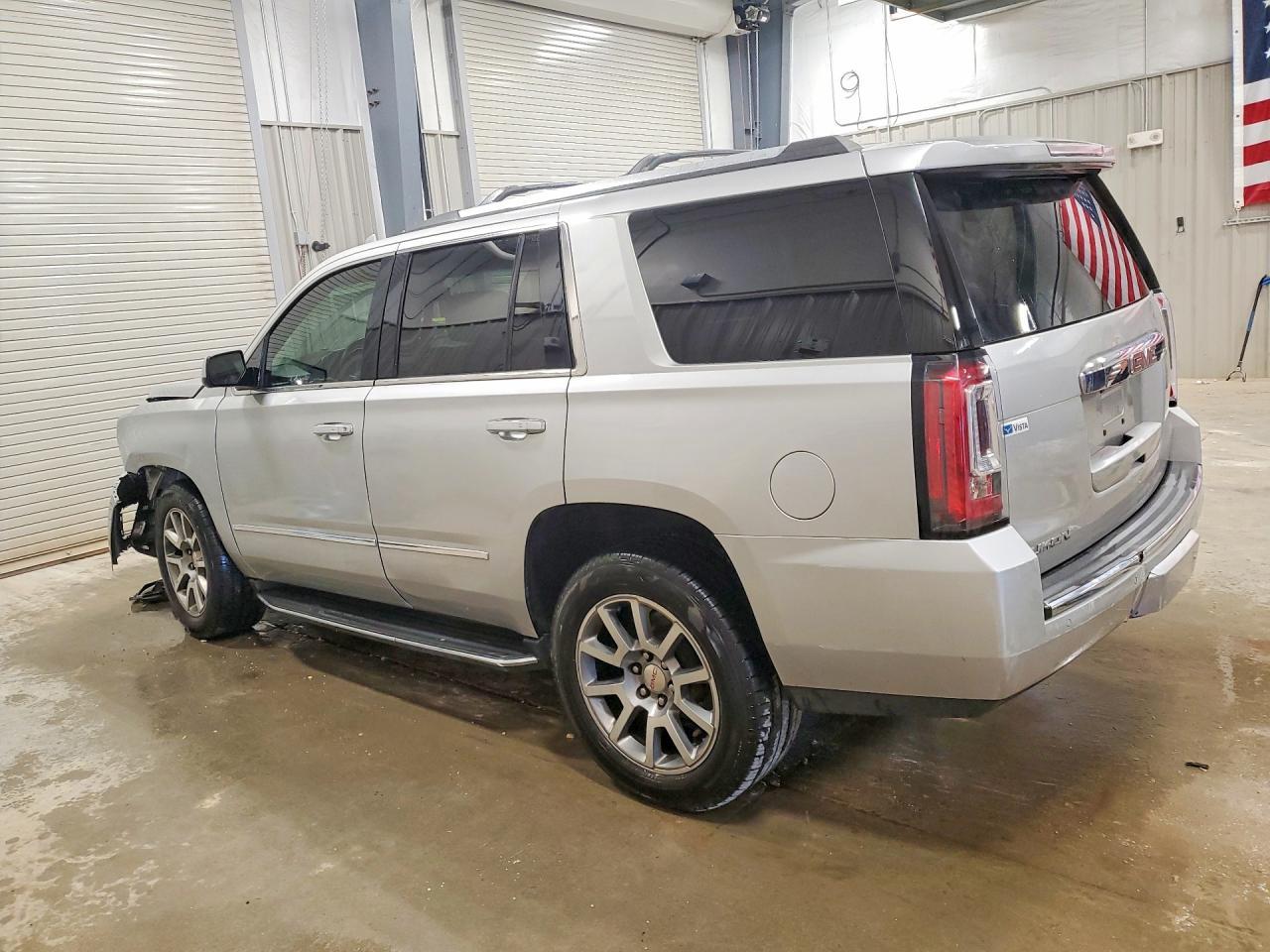 2017 GMC Yukon Denali - Фото 2