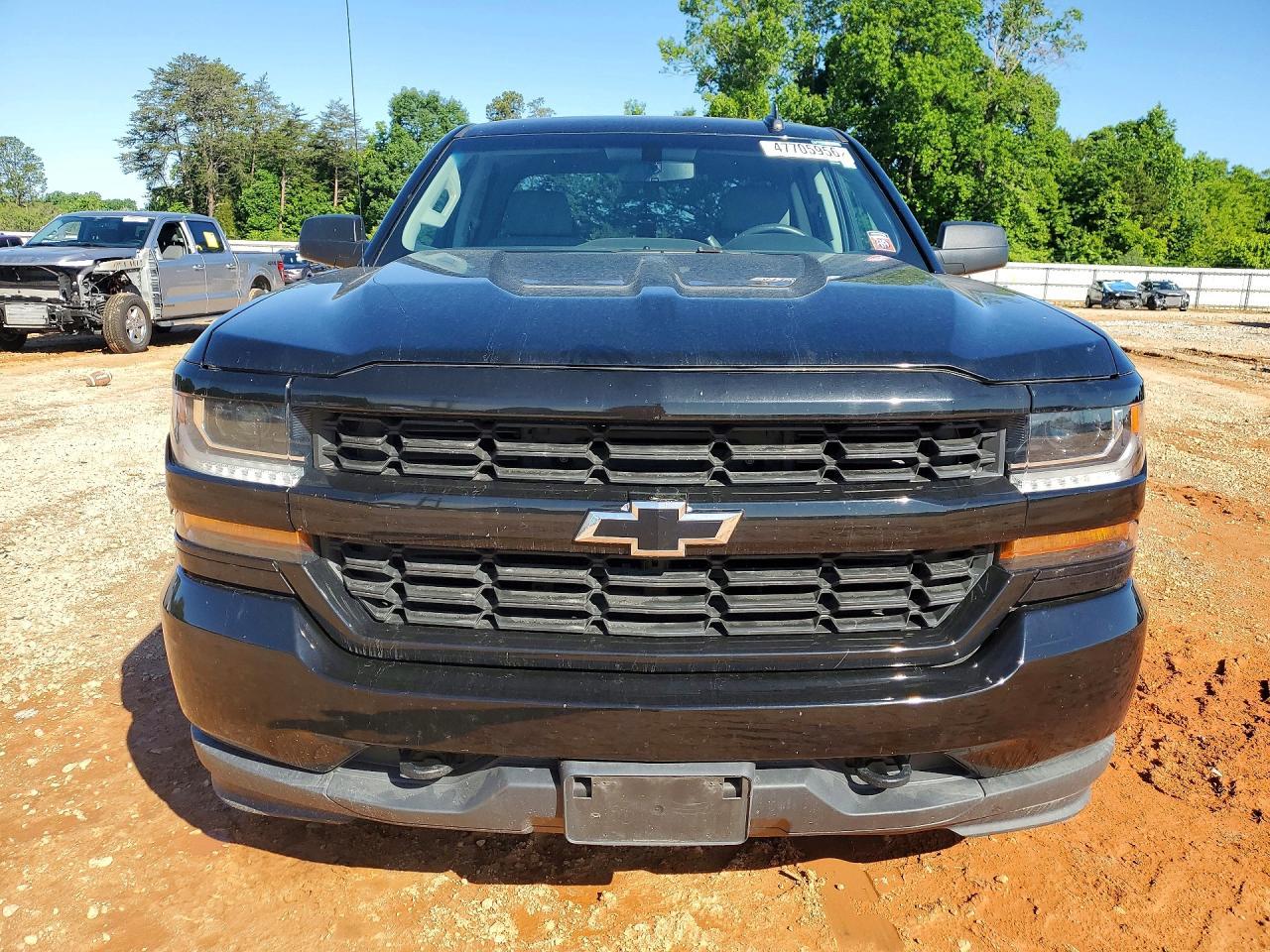 2018 Chevrolet Silverado K1500 Custom - Фото 5