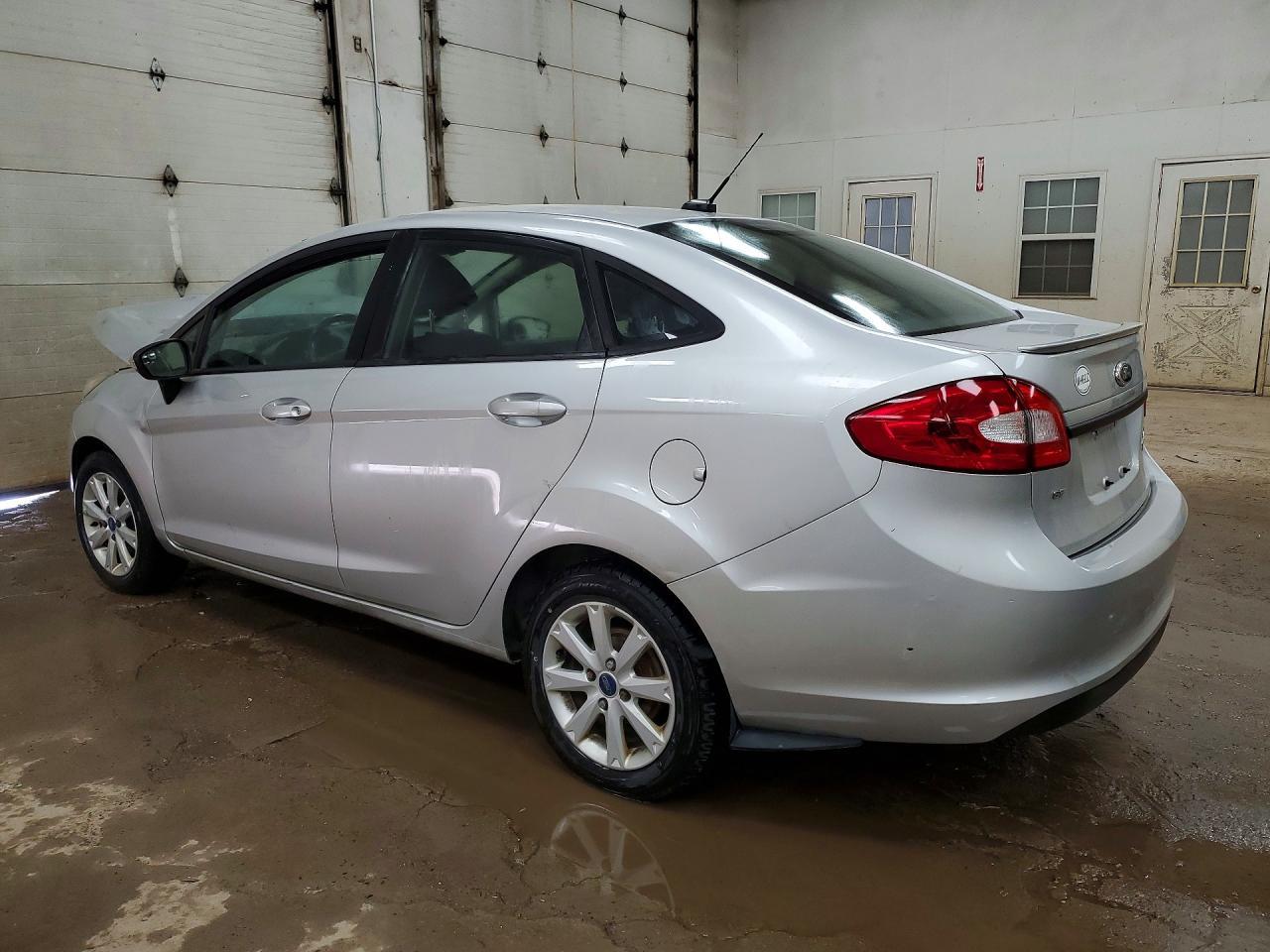 2013 Ford Fiesta Se - Image 2