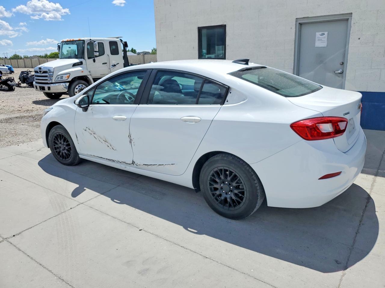 2017 Chevrolet Cruze Ls - Фото 2