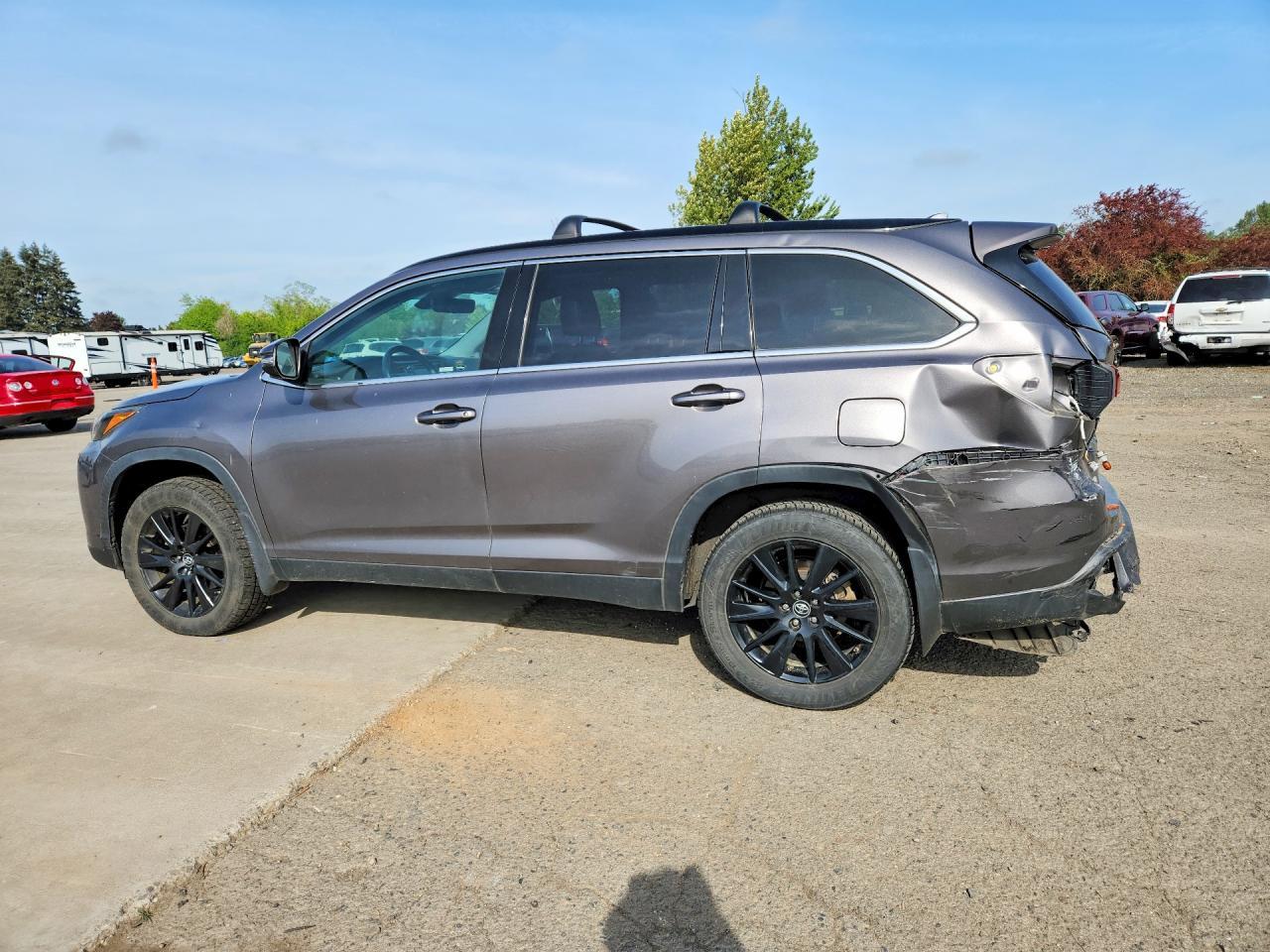2019 Toyota Highlander Se - Image 2