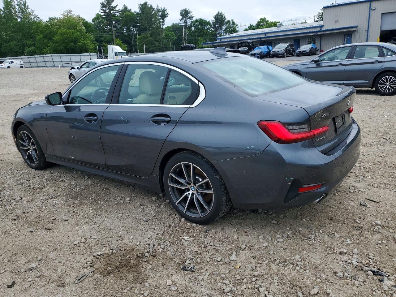 2020 BMW 330Xi - Фото 2