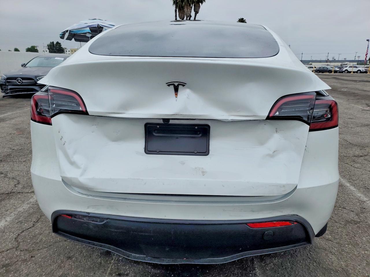 2024 Tesla Model Y - Image 6