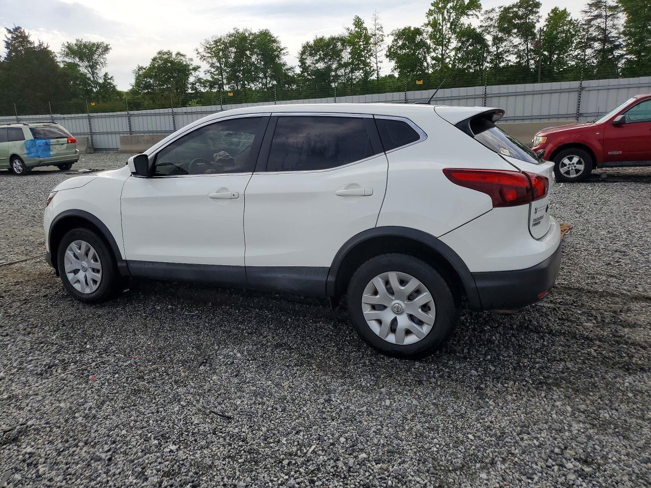2019 Nissan Rogue Sport S - Фото 2
