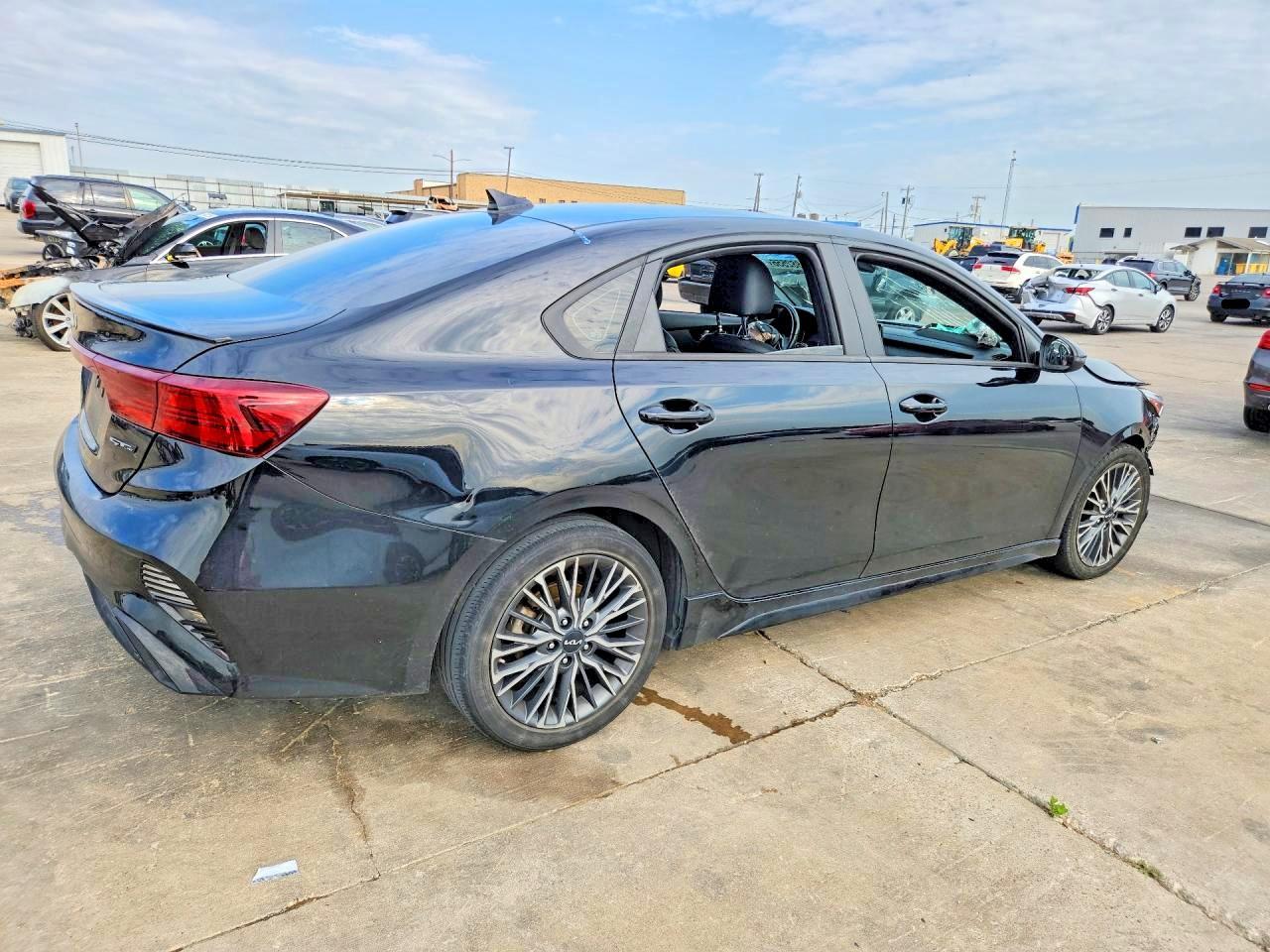 2023 Kia Forte Gt Line - Фото 3