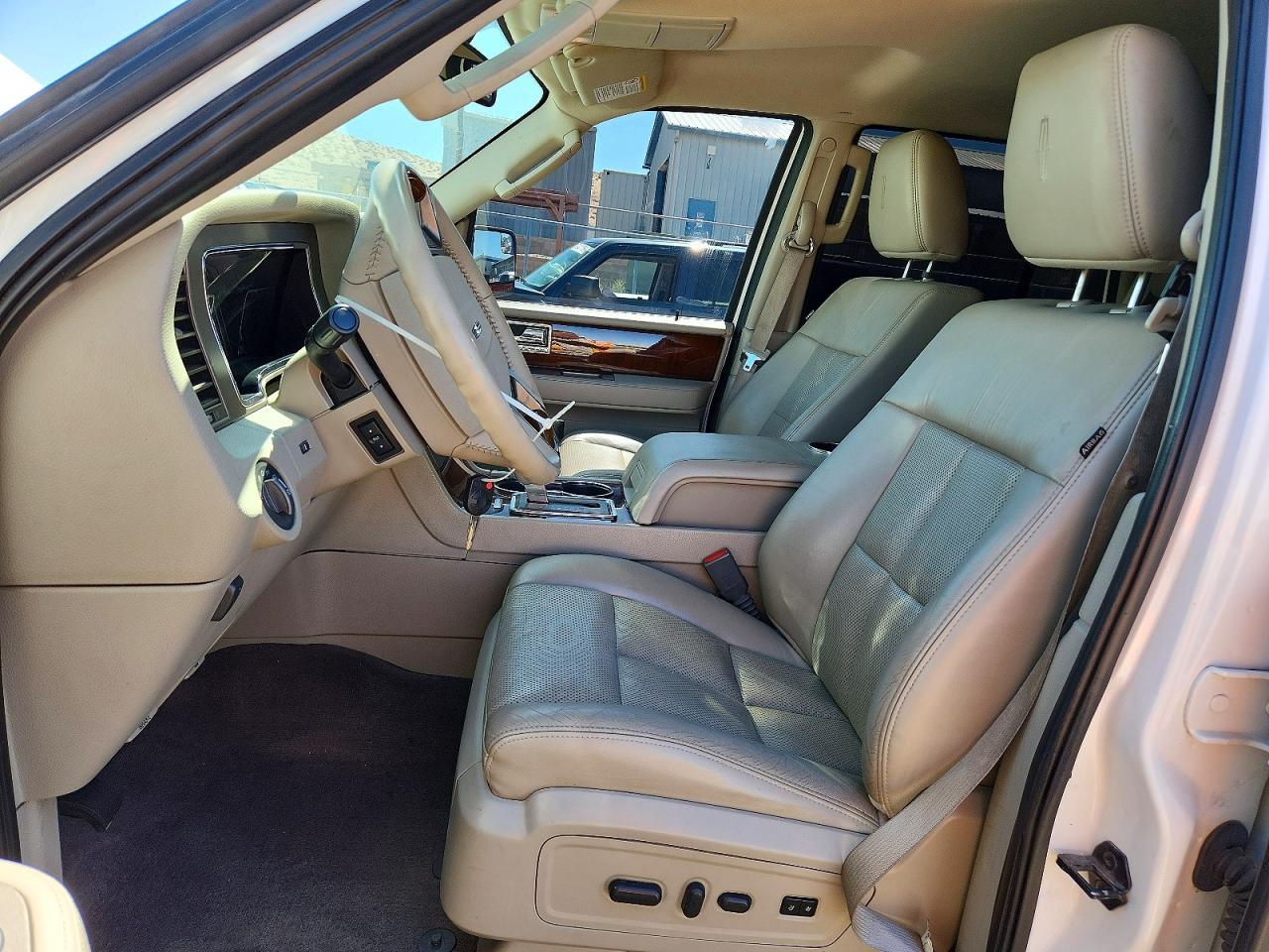 2014 Lincoln Navigator - Image 7