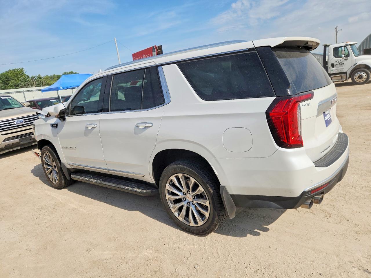 2021 GMC Yukon Denali - Фото 2