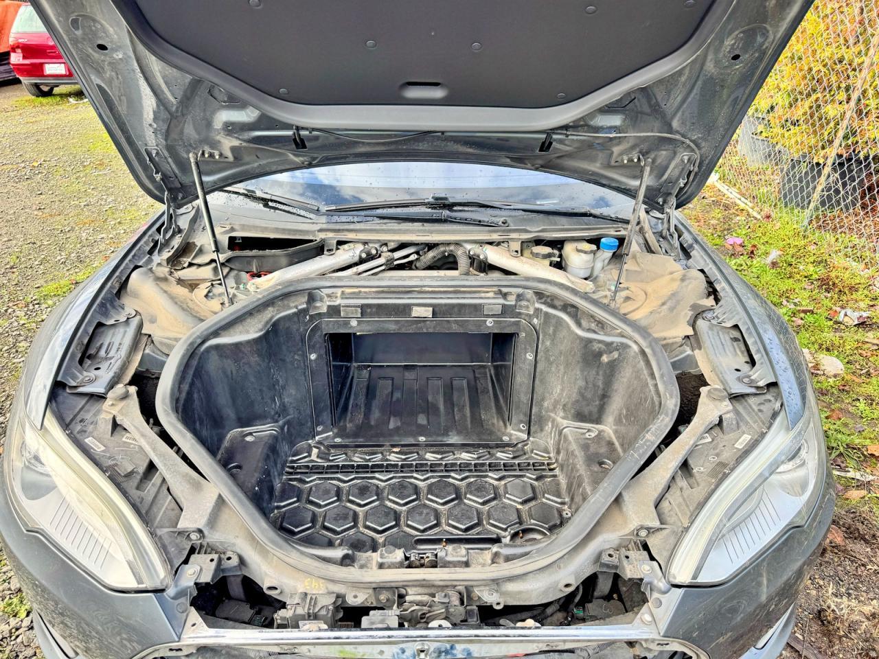 2014 Tesla Model S - Image 7