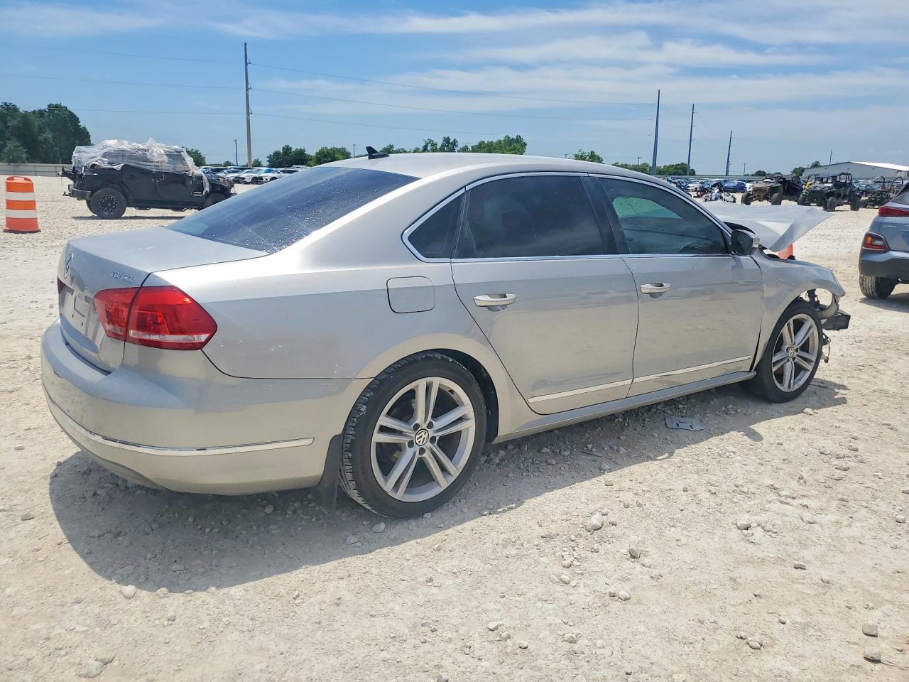 2013 Volkswagen Passat Sel - Image 3