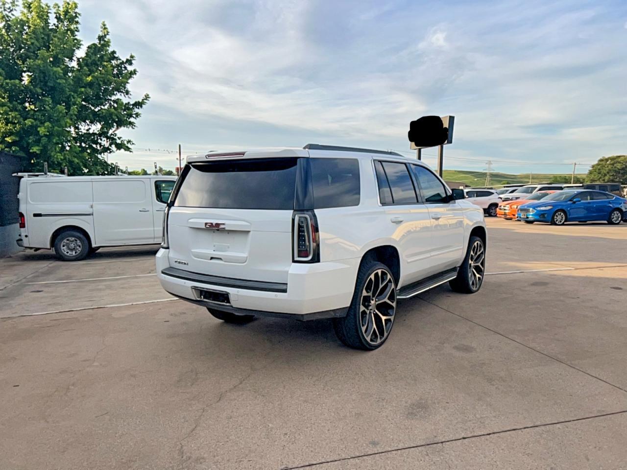 2017 GMC Yukon Slt - Image 4