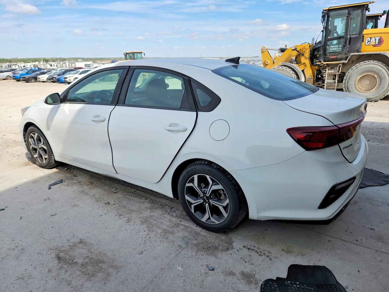 2019 Kia Forte Lxs - Фото 2
