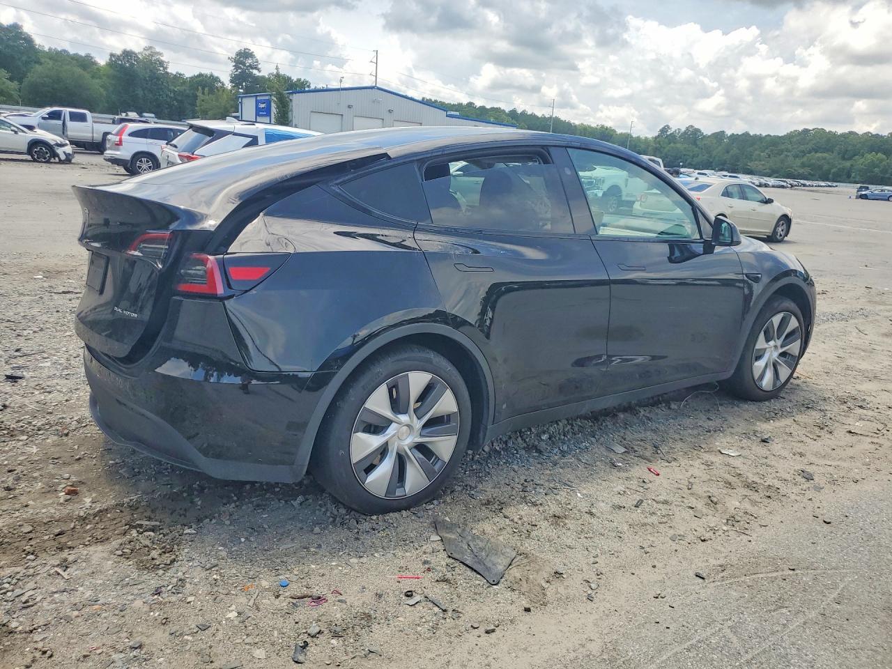 2023 Tesla Model Y - Image 3