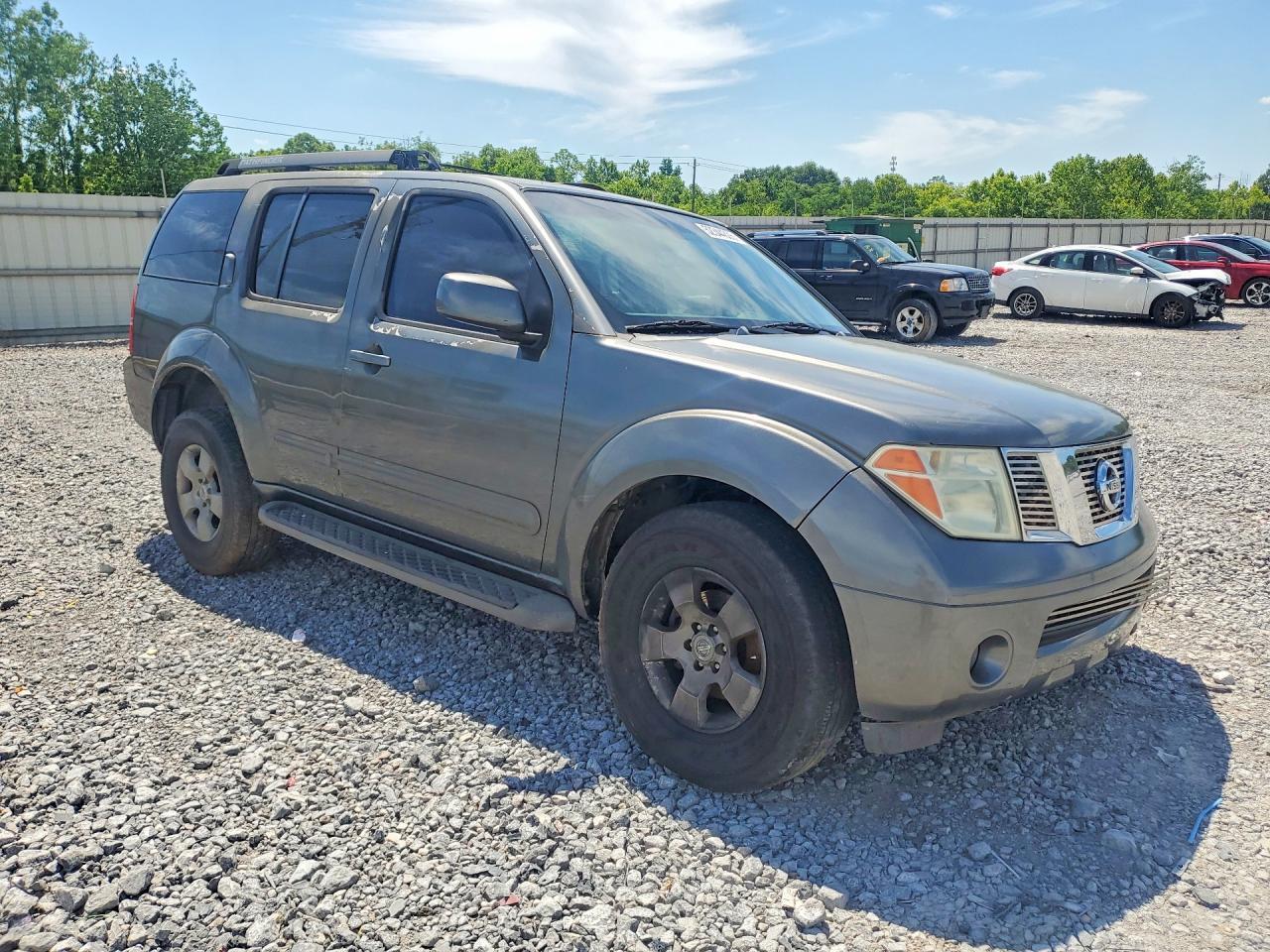 2005 Nissan Pathfinder Xe - Image 4