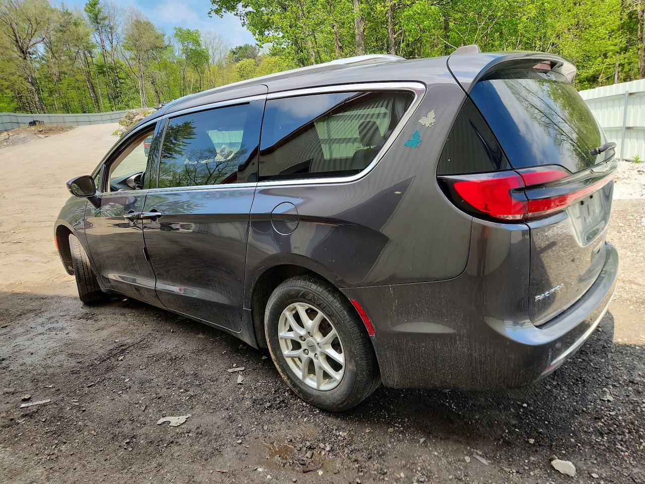 2021 Chrysler Pacifica Touring L - Image 2