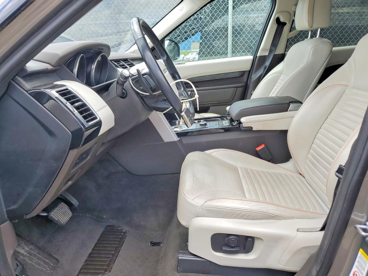 2017 Land Rover Discovery Hse Luxury - Image 7