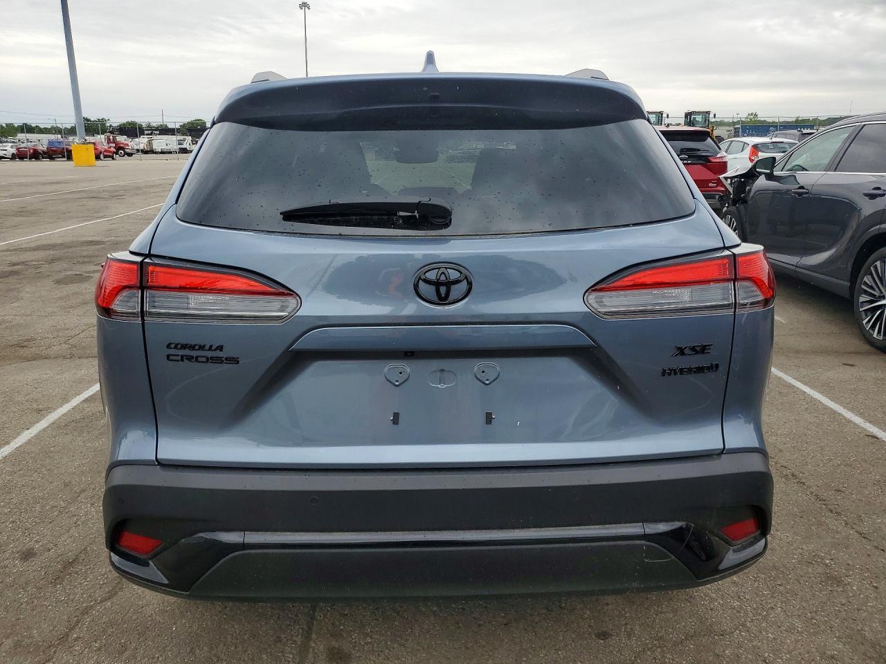 2024 Toyota Corolla Cross Hybrid Xse - Image 6