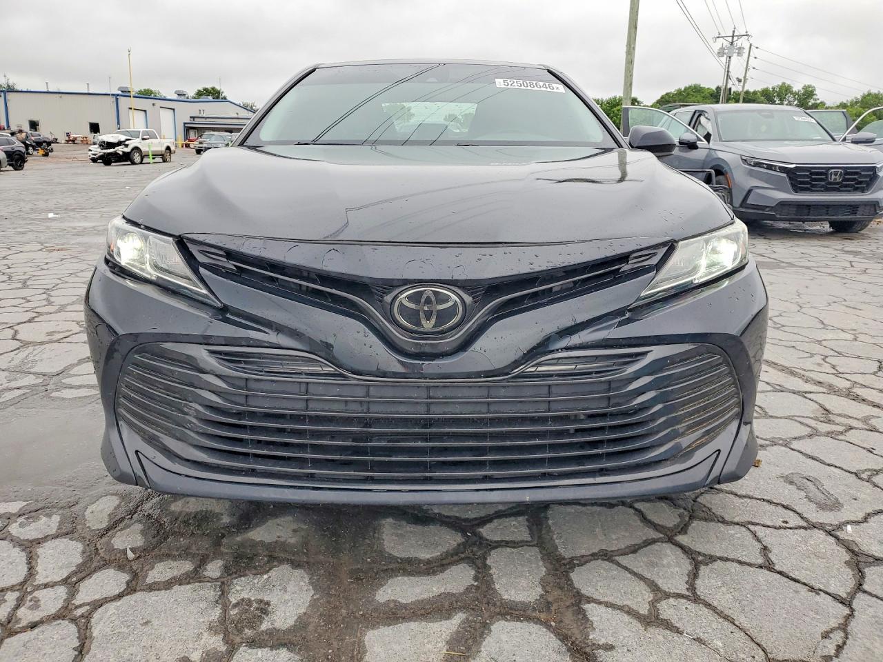 2020 Toyota Camry Le - Фото 5