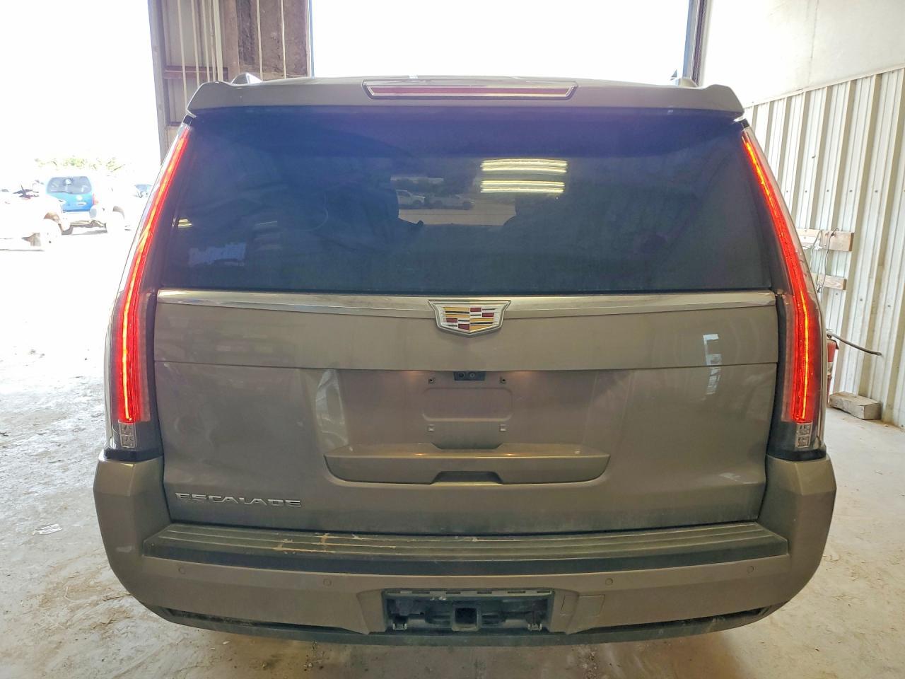 2017 Cadillac Escalade Platinum - Image 6