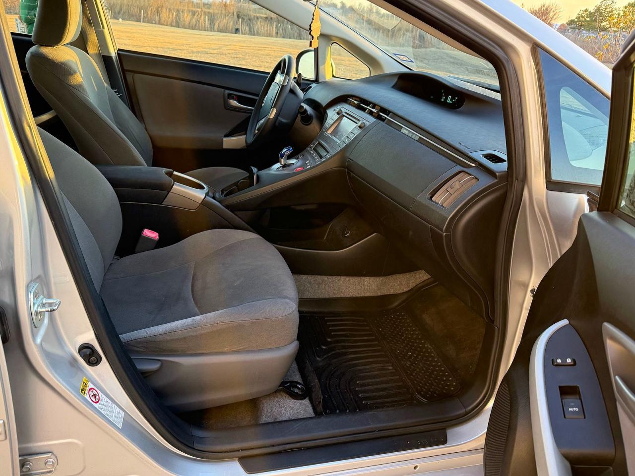2012 Toyota Prius - Фото 5