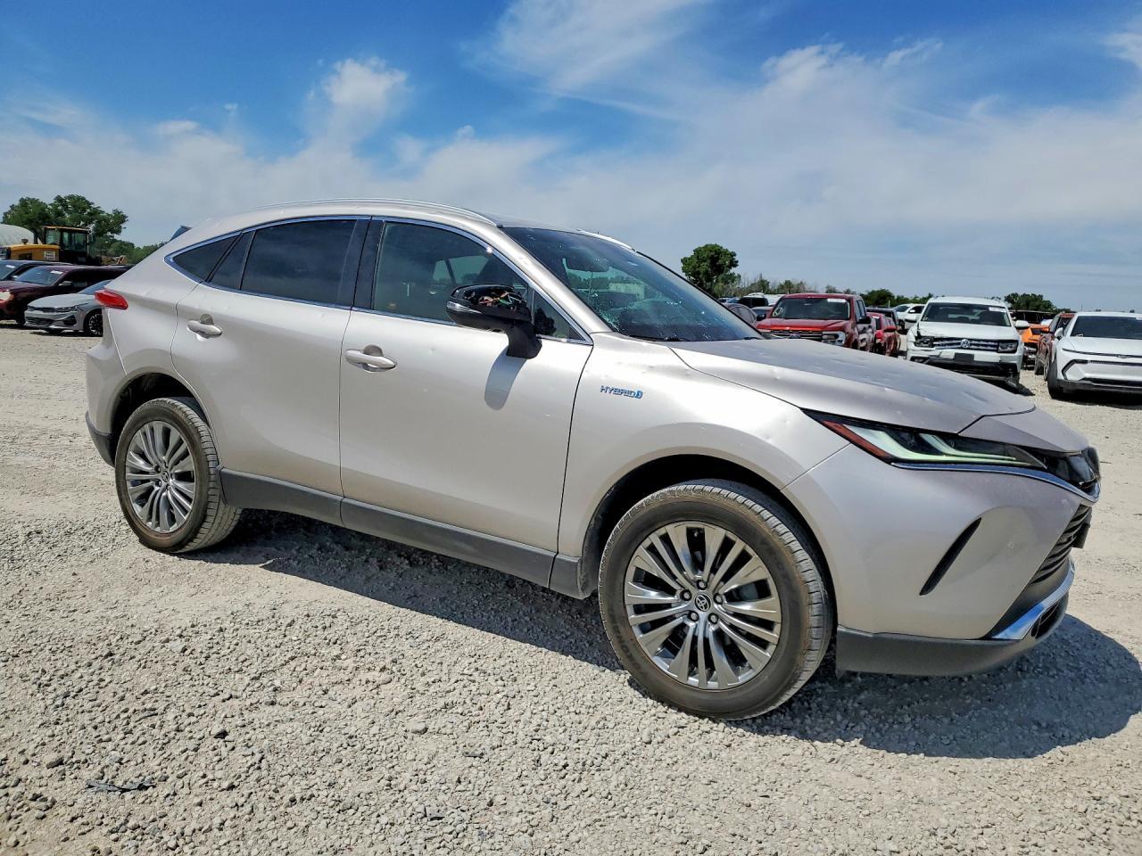 2021 Toyota Venza Limited - Image 4