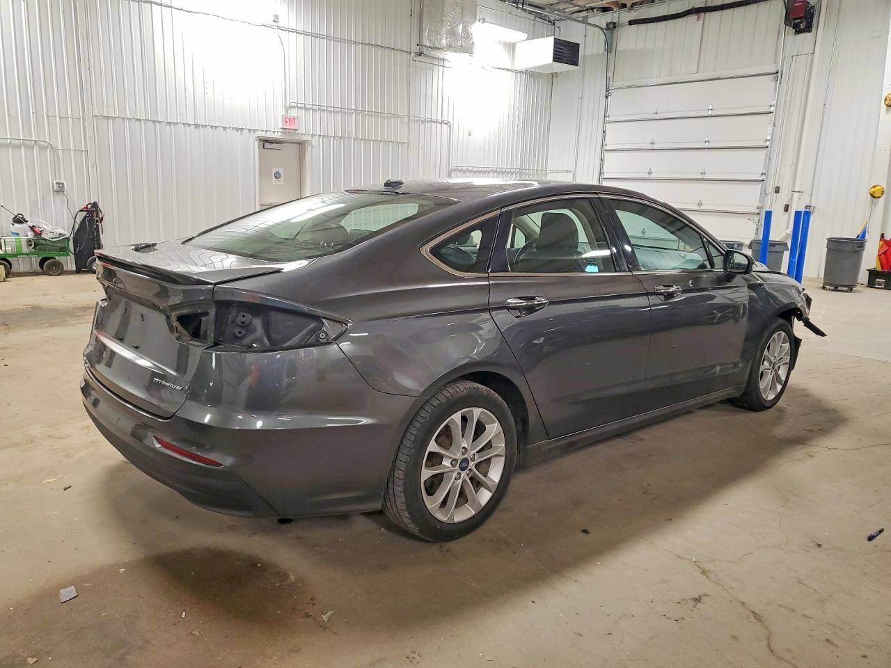 2019 Ford Fusion Titanium - Фото 3