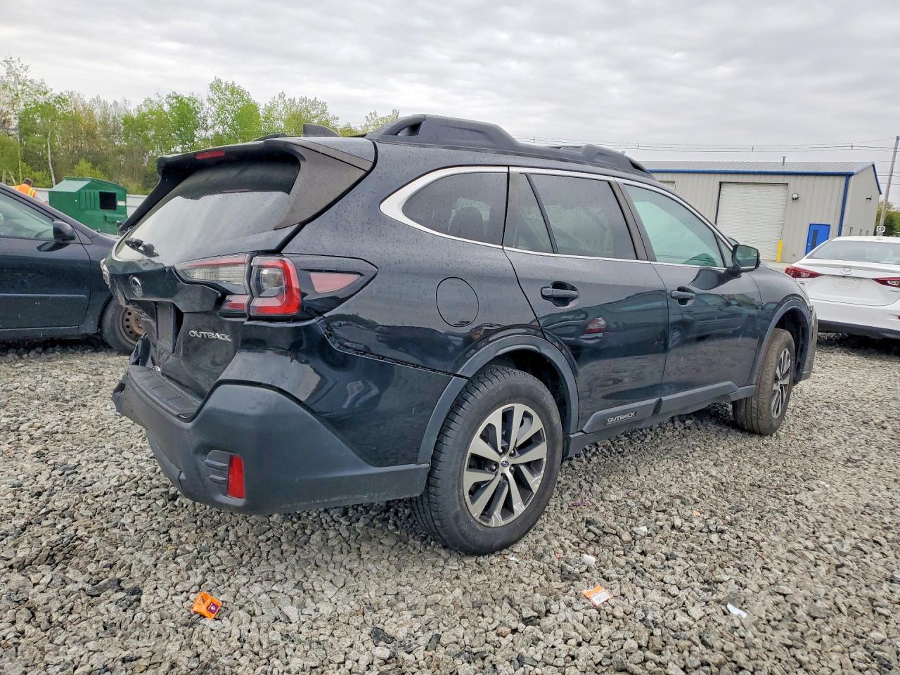 2021 Subaru Outback Premium - Image 3