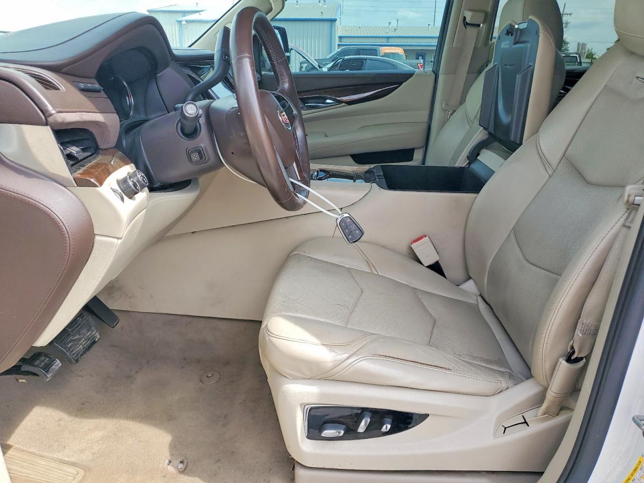 2016 Cadillac Escalade Luxury - Image 7