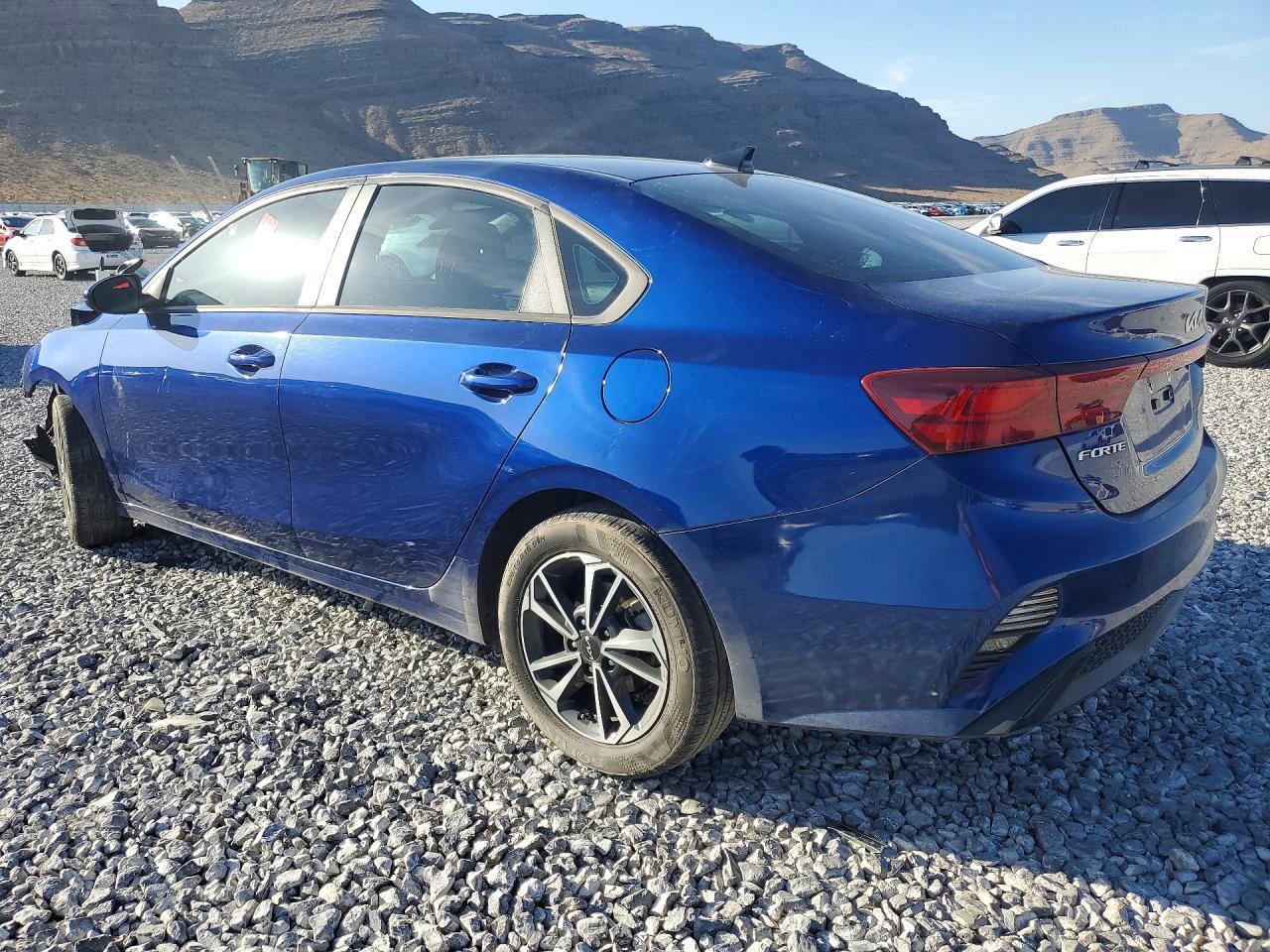 2023 Kia Forte Lxs - Image 2