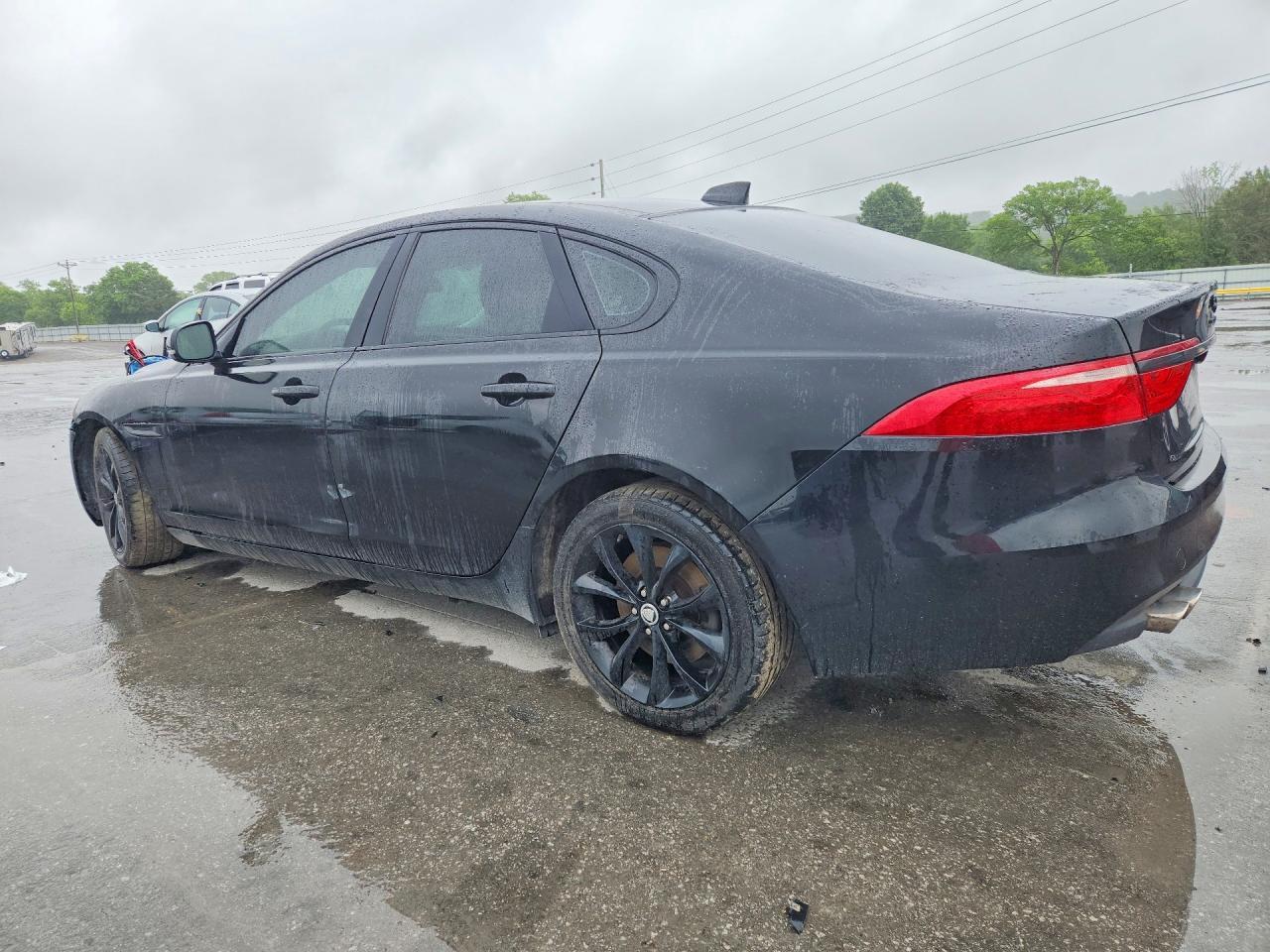 2017 Jaguar Xf Premium - Фото 2
