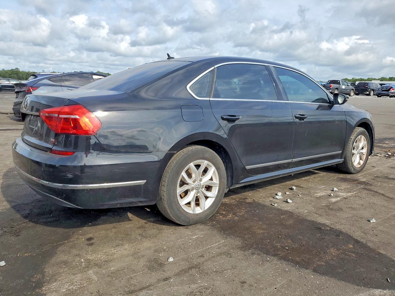 2016 Volkswagen Passat S - Image 3