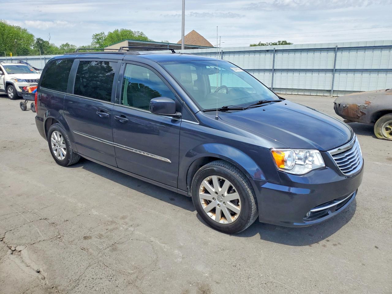 2014 Chrysler Town & Country Touring - Фото 4
