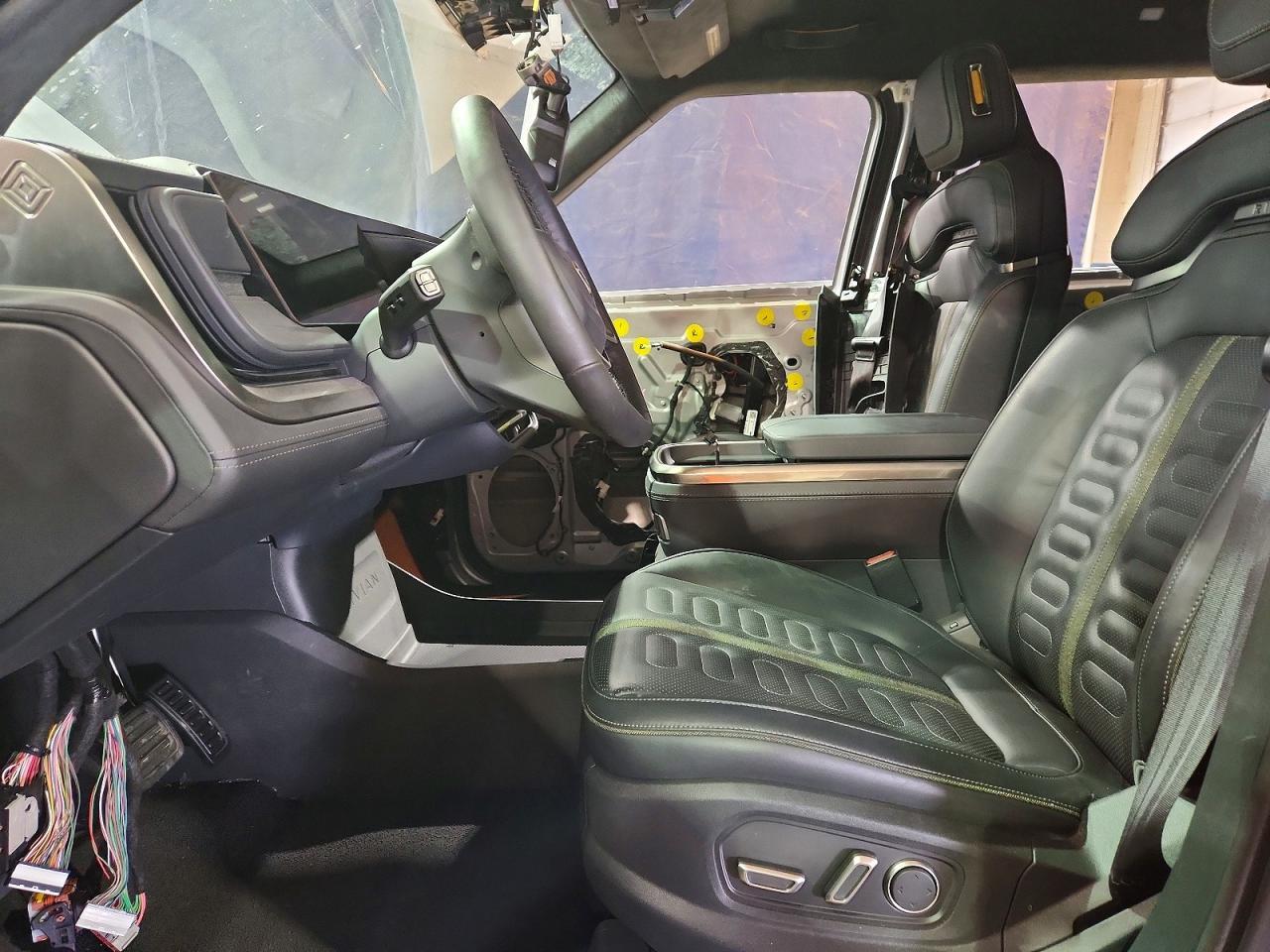 2025 Rivian R1S Adventure - Фото 7