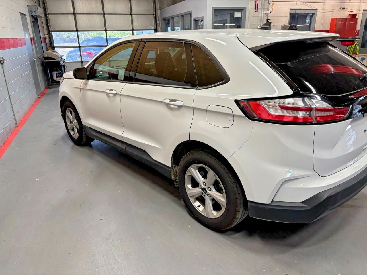 2024 Ford Edge Se - Image 3