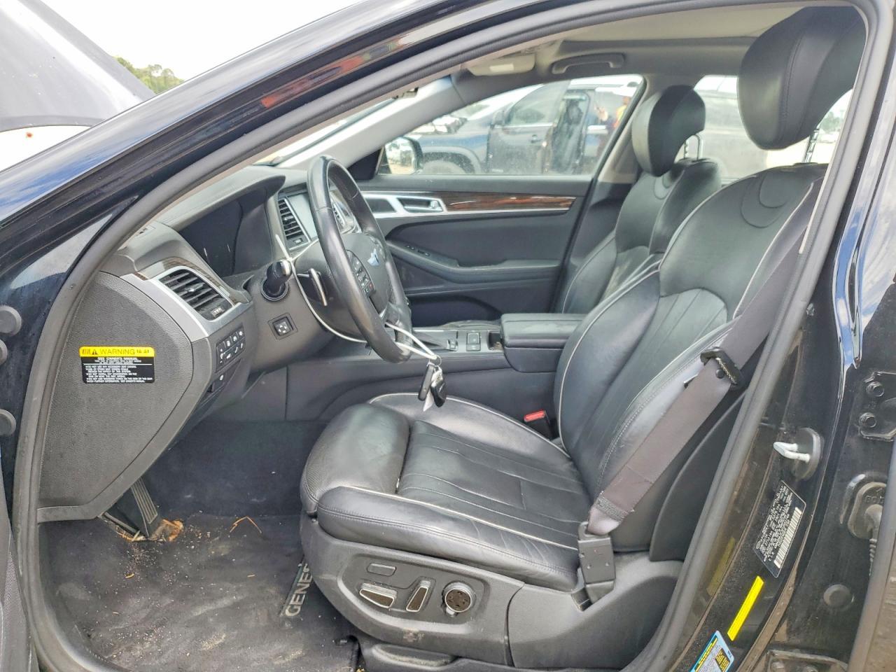2015 Hyundai Genesis 3.8L - Фото 7