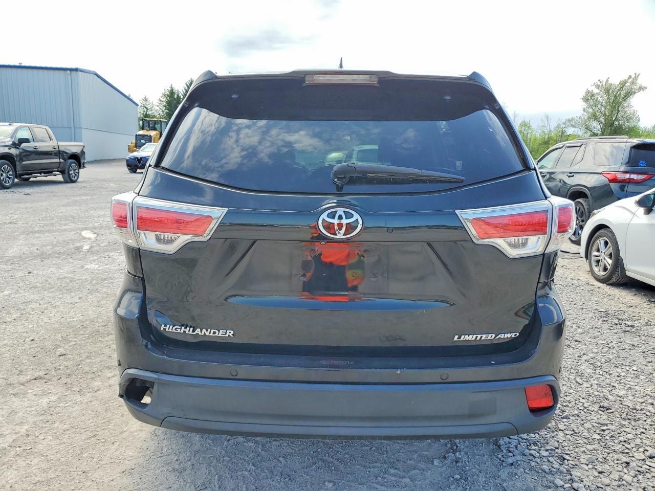 2014 Toyota Highlander Limited Platinum - Image 6