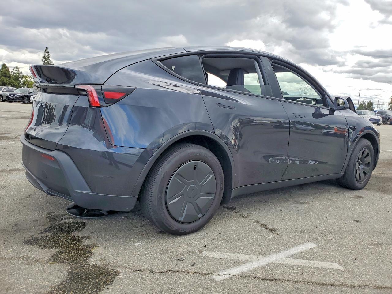 2026 Tesla Model Y - Image 3