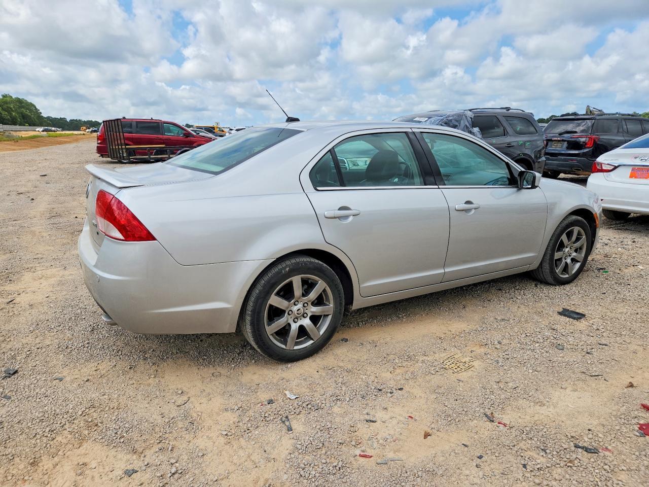 2010 Mercury Milan Premier - Image 3