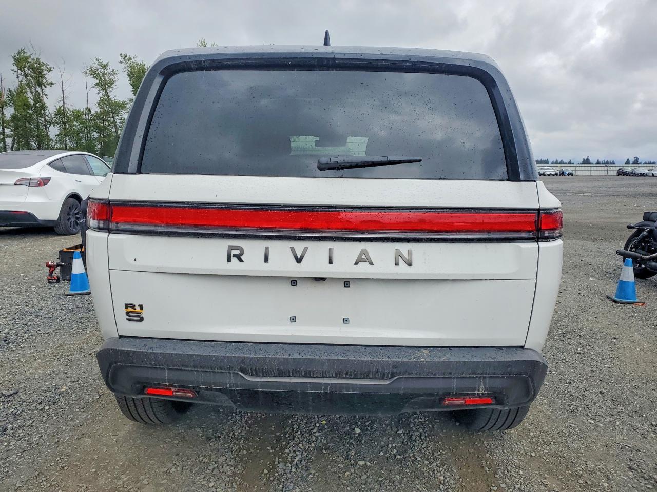 2026 Rivian R1S Premium - Фото 6