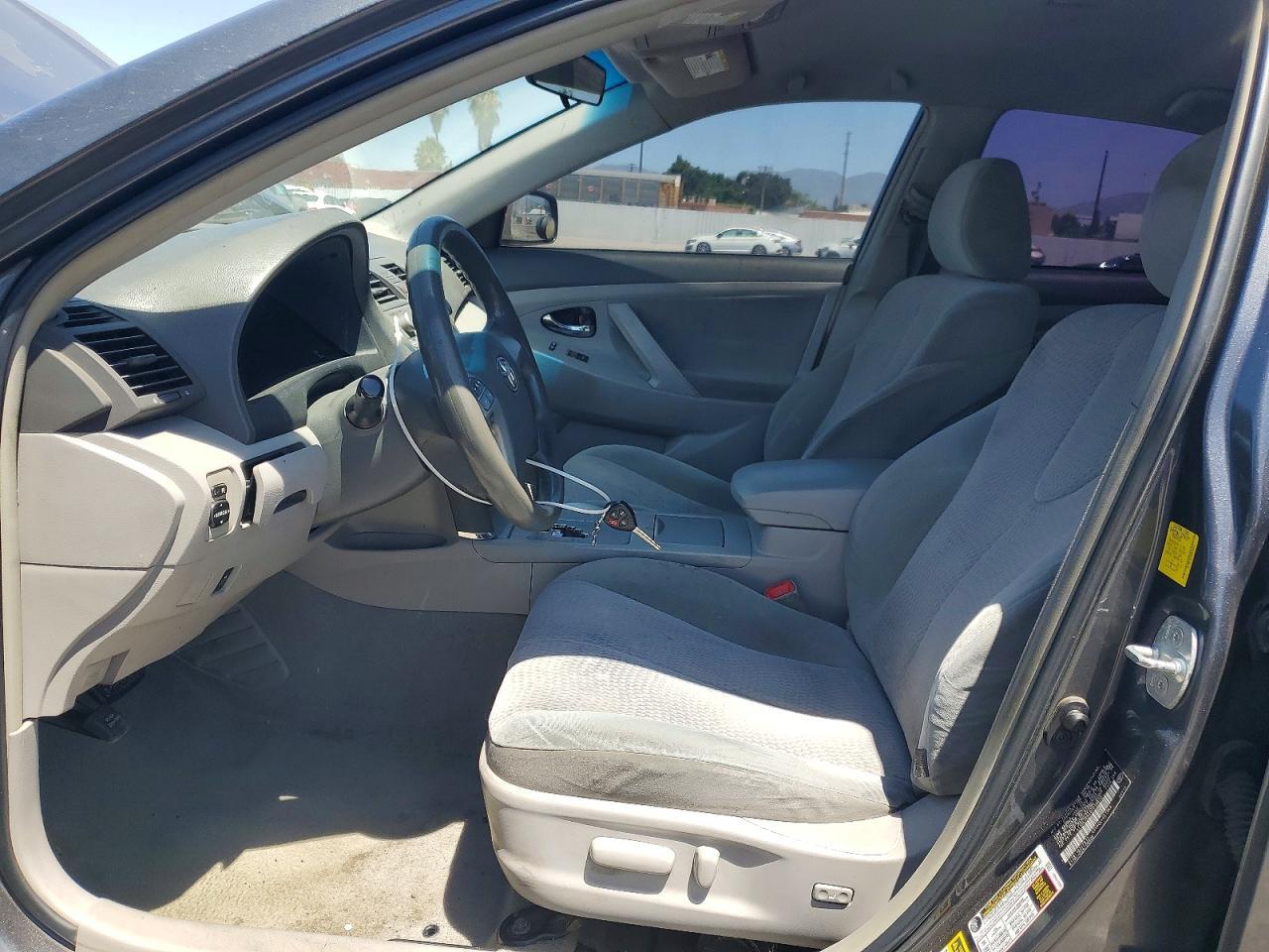 2011 Toyota Camry Le V6 - Фото 7