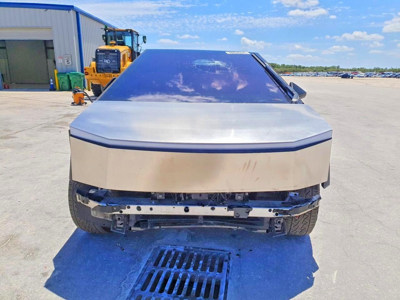 2025 Tesla Cybertruck - Фото 5