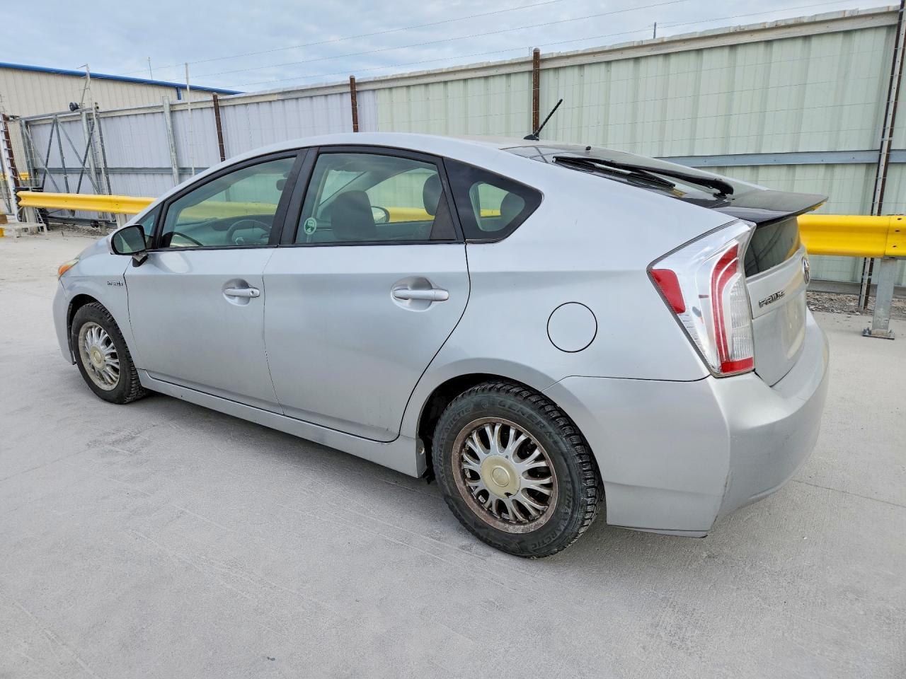 2015 Toyota Prius Two - Фото 2