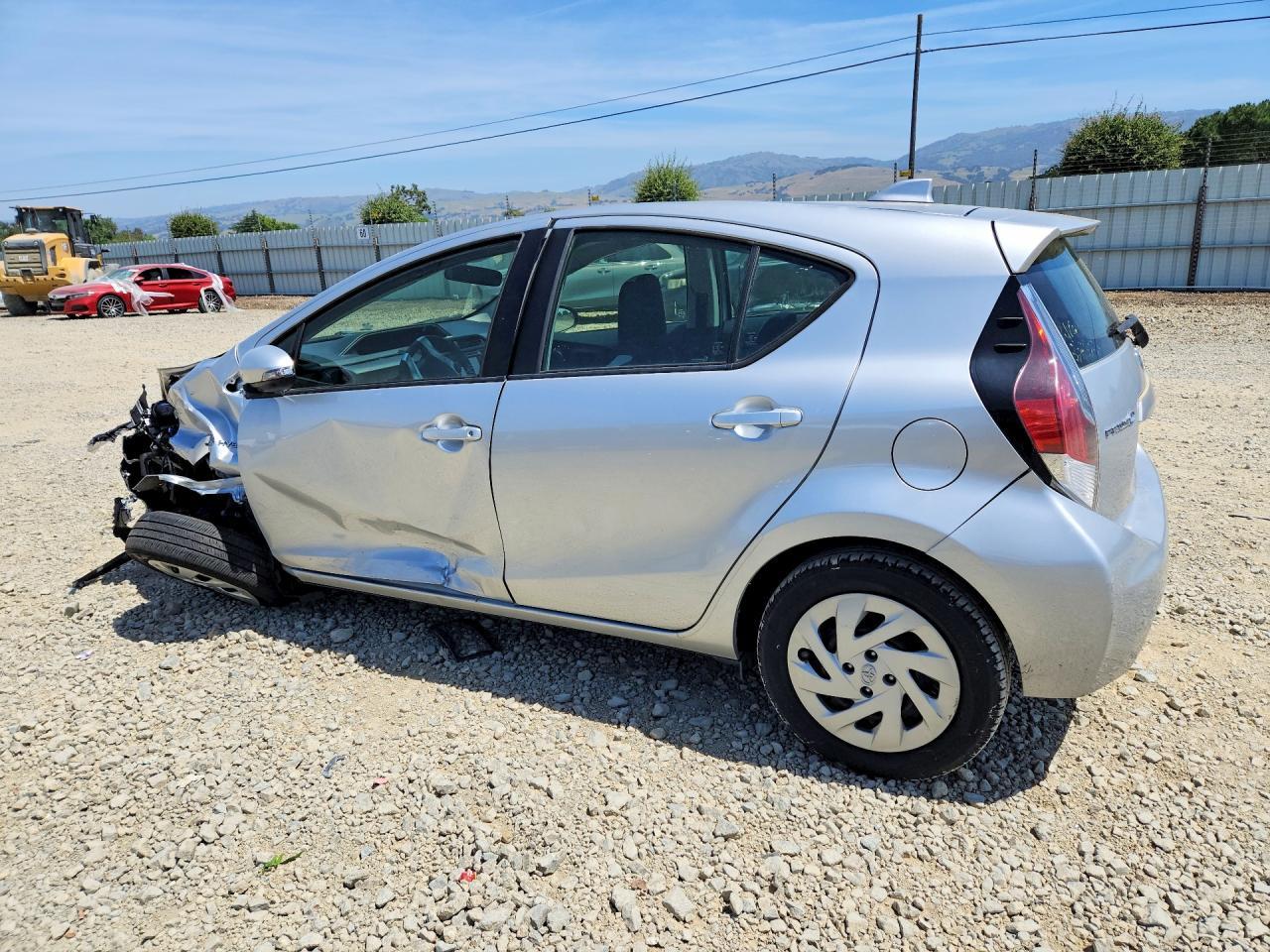 2016 Toyota Prius C One - Фото 2