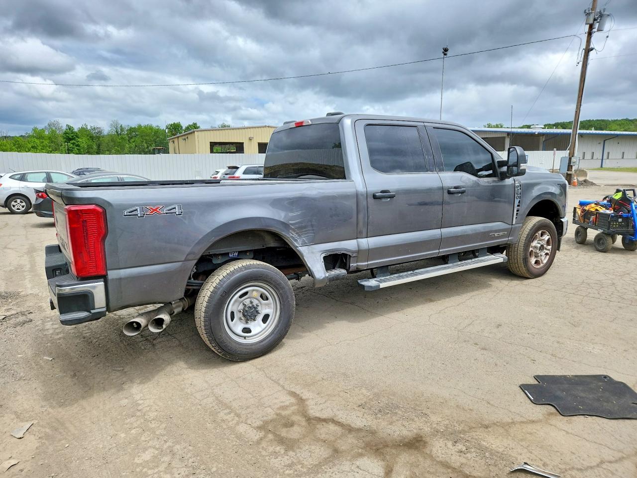 2025 Ford F250 Super Duty - Image 3