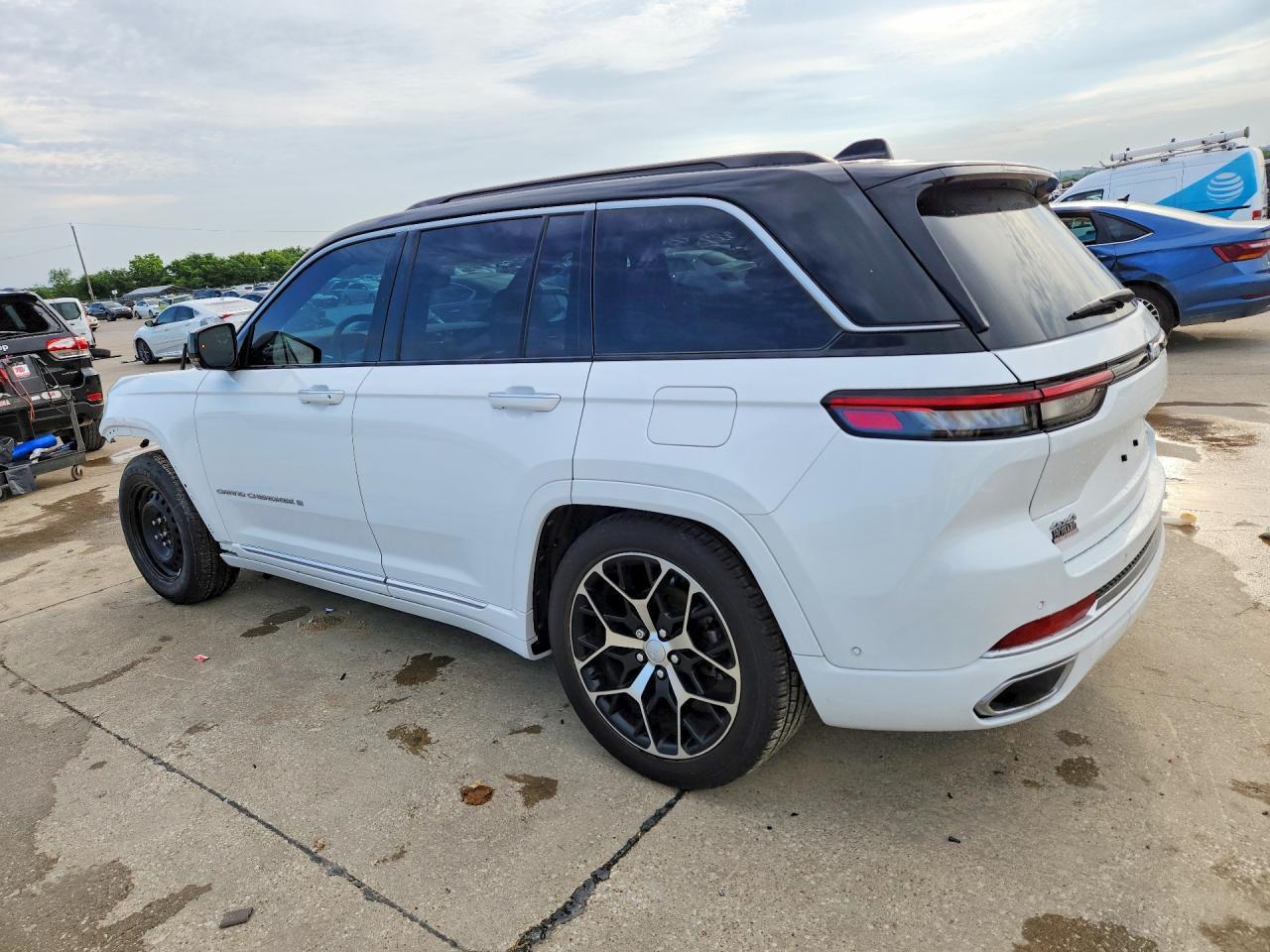 2025 Jeep Grand Cherokee Summit - Image 2