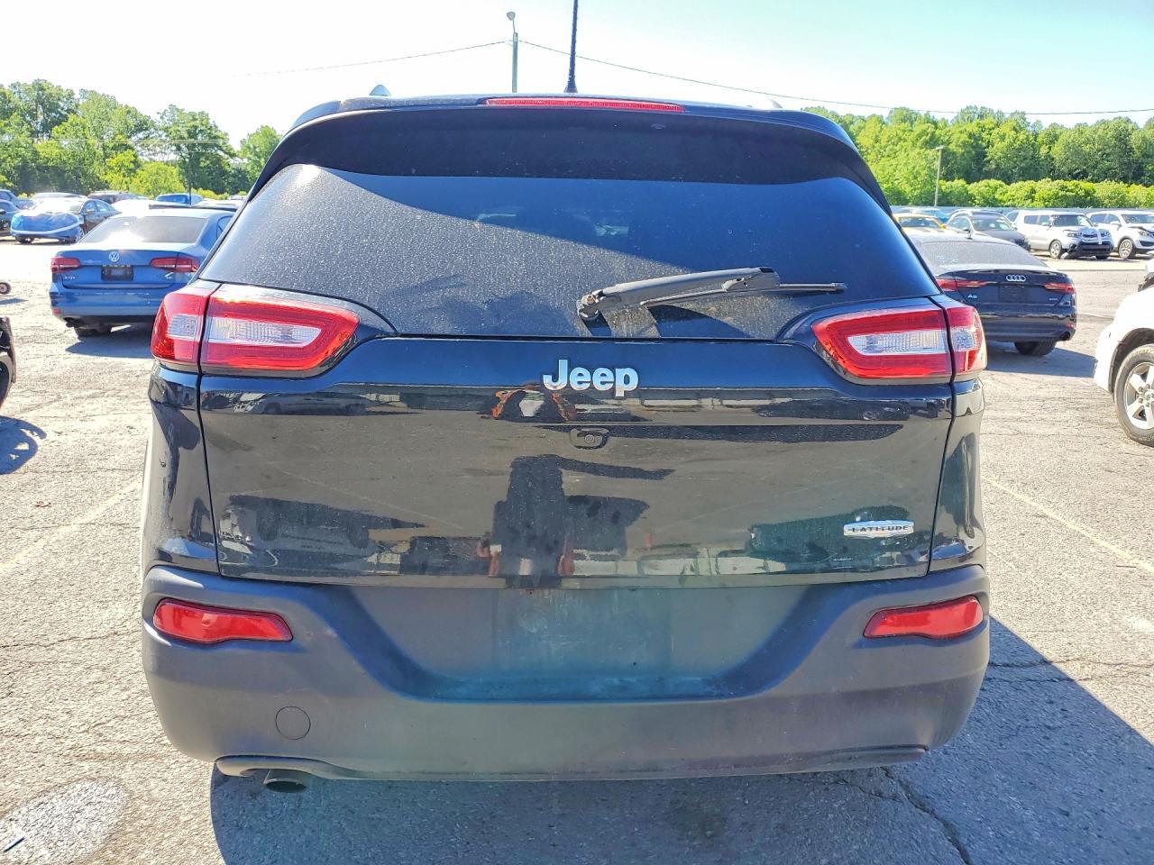 2016 Jeep Cherokee Latitude - Image 6