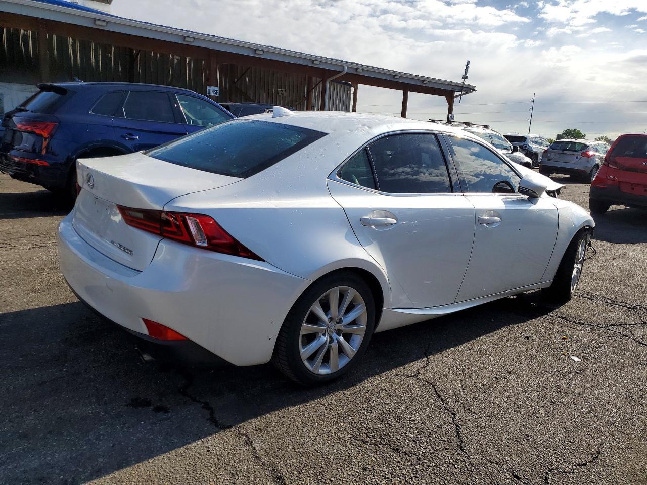 2016 Lexus Is 300 - Image 3
