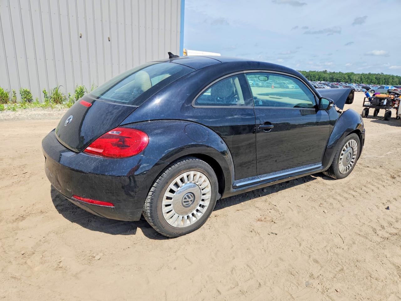 2014 Volkswagen Beetle - Image 3